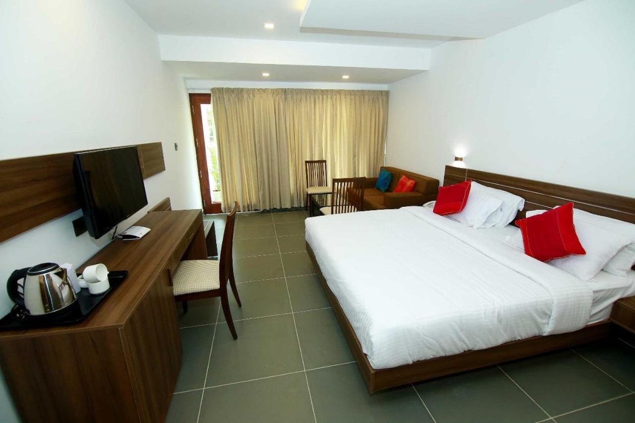 Silver Storm Resort Athirappilly Exterior foto