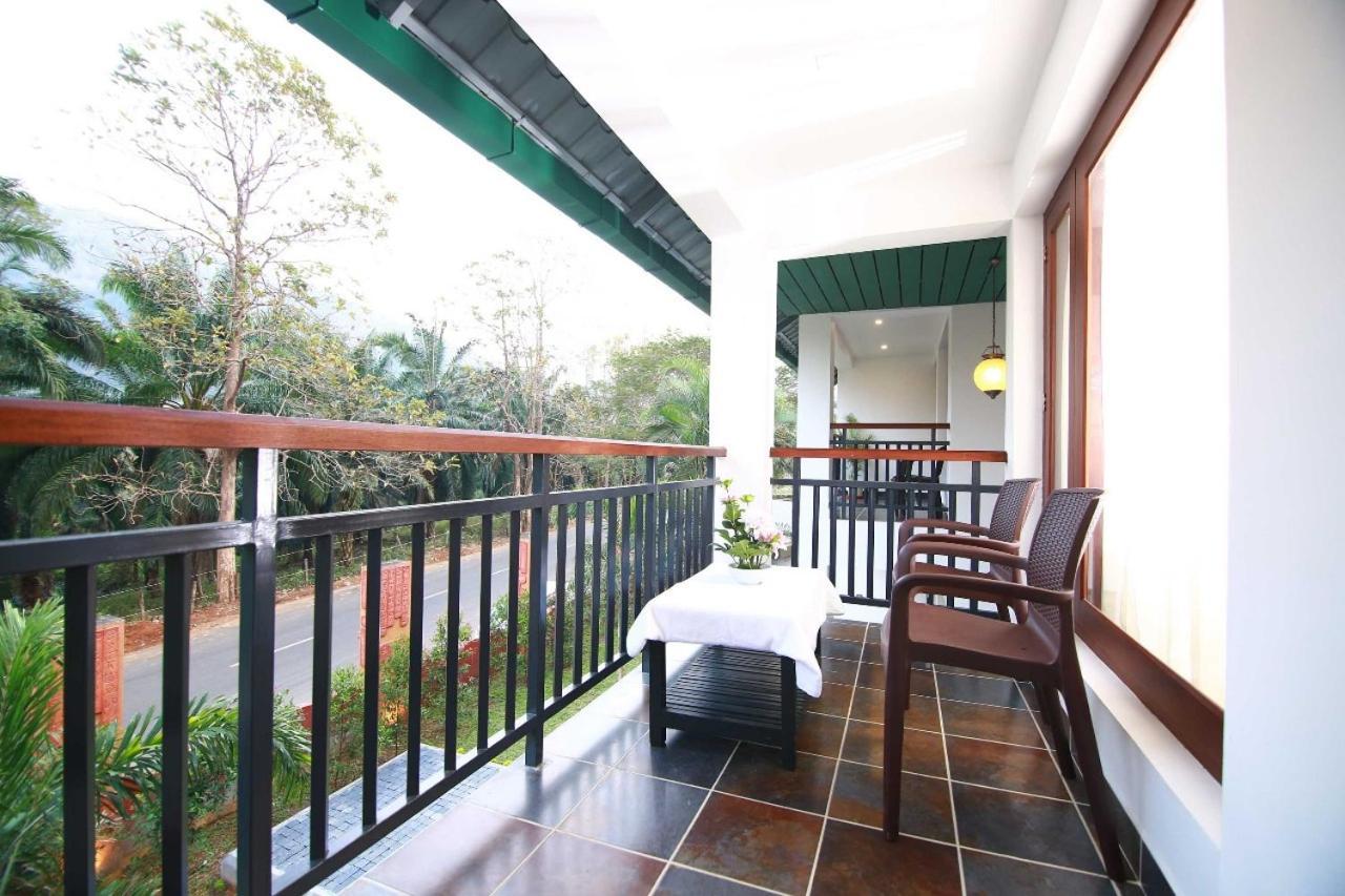 Silver Storm Resort Athirappilly Exterior foto